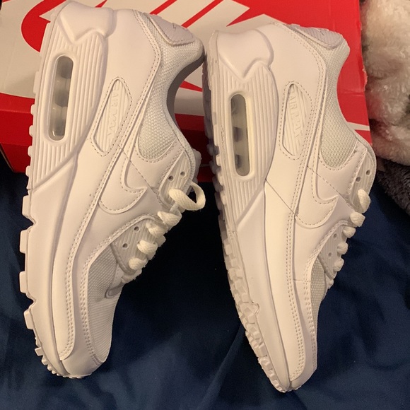 BEAUTIFUL BNIB NIKE AIR SIZE 9.5 SNEAKER - Picture 7 of 9